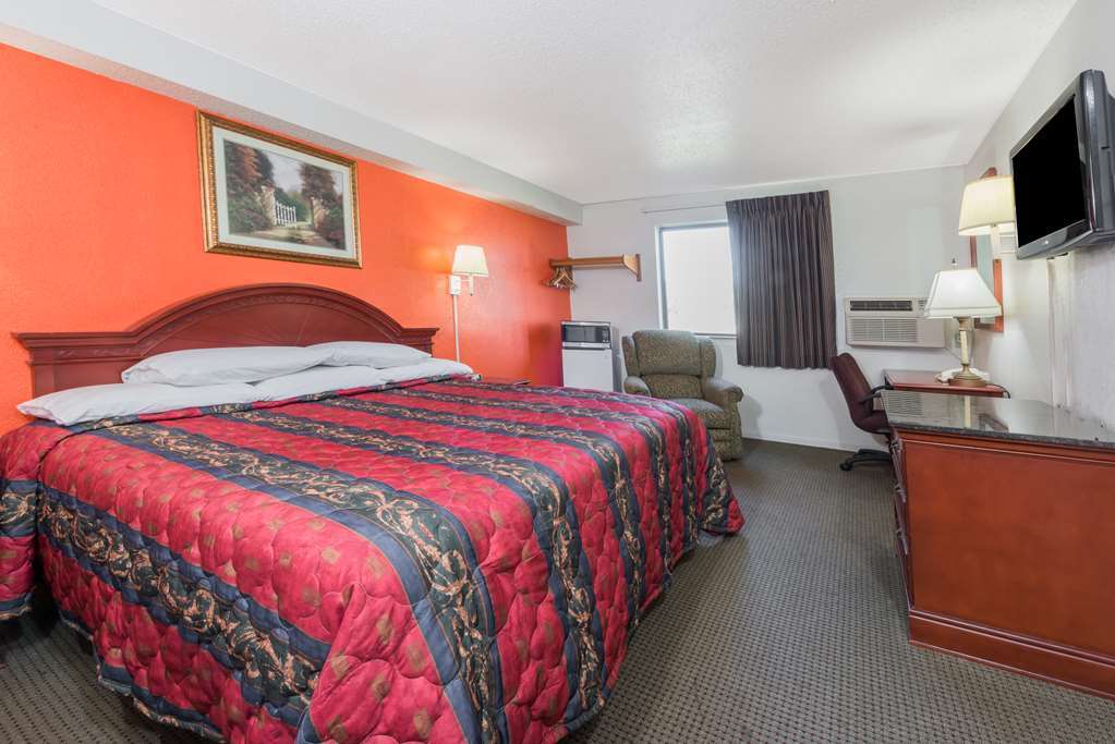 Knights Inn Ferguson Mo Saint Louis Room photo